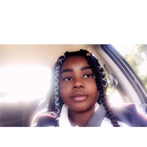 Meet your Posher, Christelle